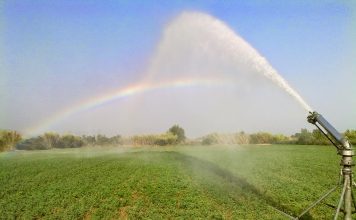 ΔΕΗ: Κόβει το ρεύμα σε αγρότες για μικροοφειλές
