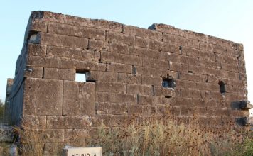 Όρραον: Η άγνωστη πέτρινη πόλη της Ηπείρου όπου διασώζονται τα καλύτερα διατηρημένα σπίτια της ελληνικής αρχαιότητας