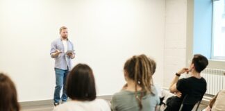 3000 ψυχολόγοι και κοινωνικοί λειτουργοί σε πάνω από 13 χιλιάδες σχολικές μονάδες μέσω ΕΣΠΑ