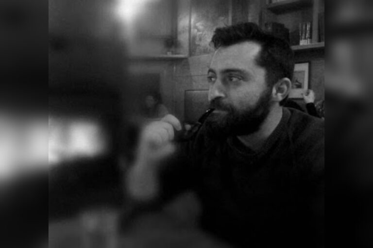 Μια Σκάλα ανάμεσα σε ουρανό και γη